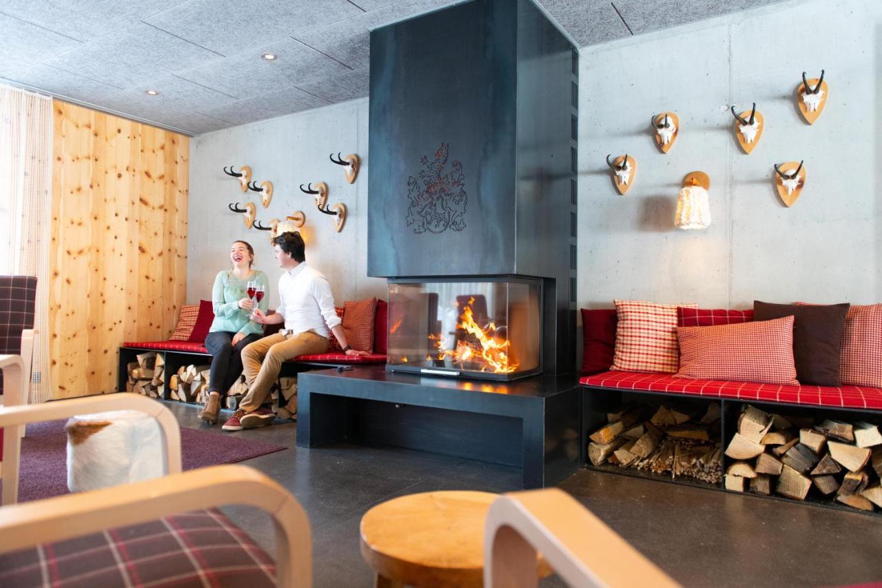 Berghotel Mettmen Schwanden  Buitenkant foto